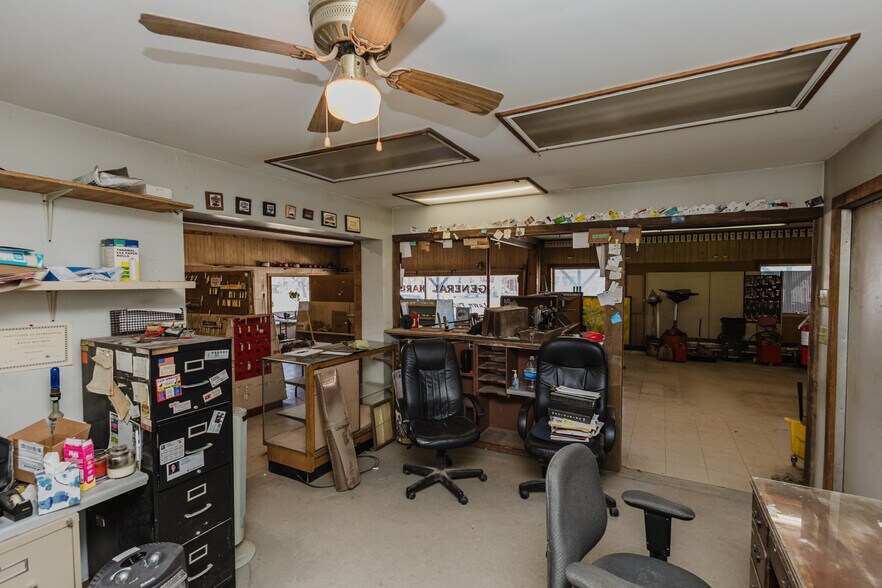 More Photos Of 410 N Commercial Ave, Sedgwick Storefront For Sale