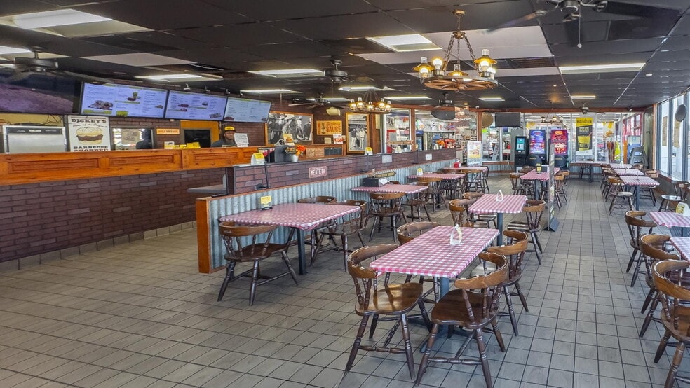 More Photos Of 3505 South St, Nacogdoches Service Station For Sale