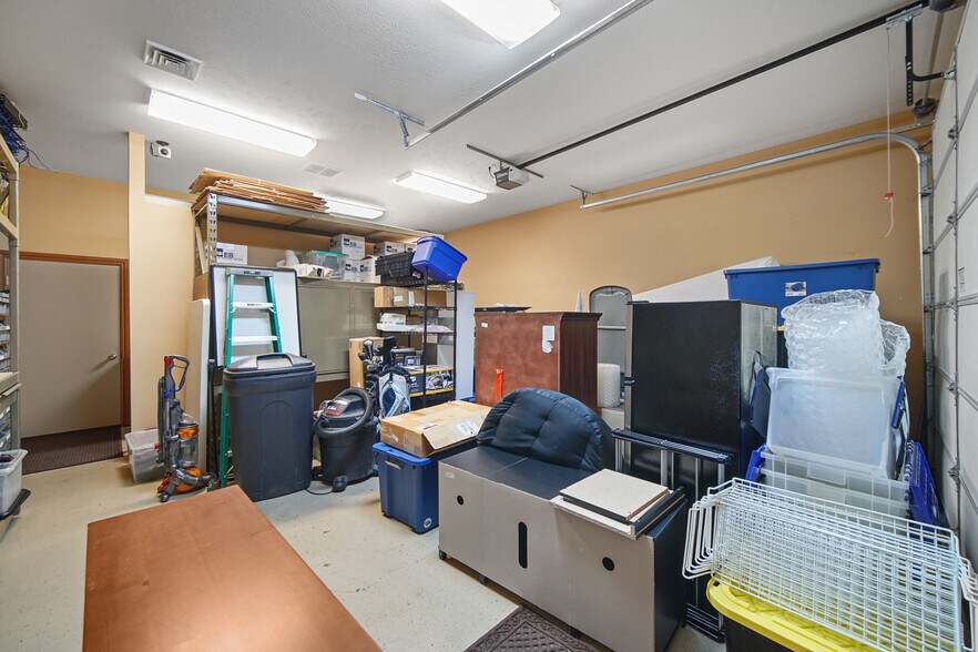 More Photos Of 2502 Beech St, Valparaiso Storefront For Sale