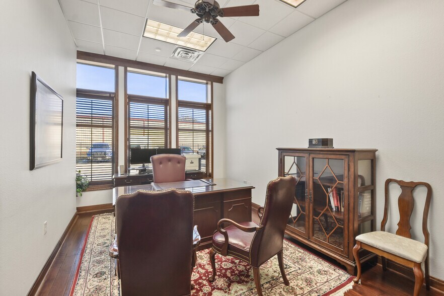 More Photos Of 101 Simonton St, Conroe Loft Creative Space For Lease