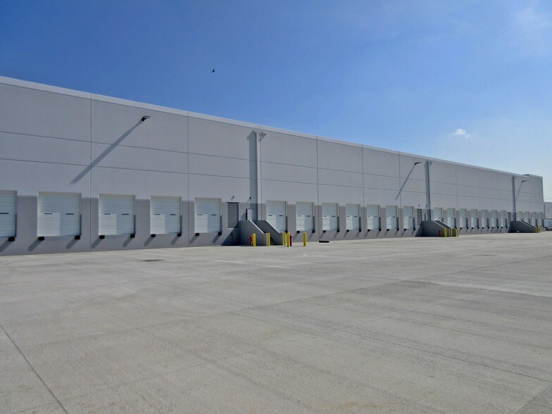 More Photos Of 5370 S Boyle Ave, Vernon Distribution For Lease