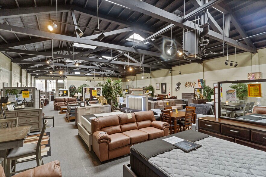 More Photos Of 305 Airport Blvd, South San Francisco Storefront For Sale