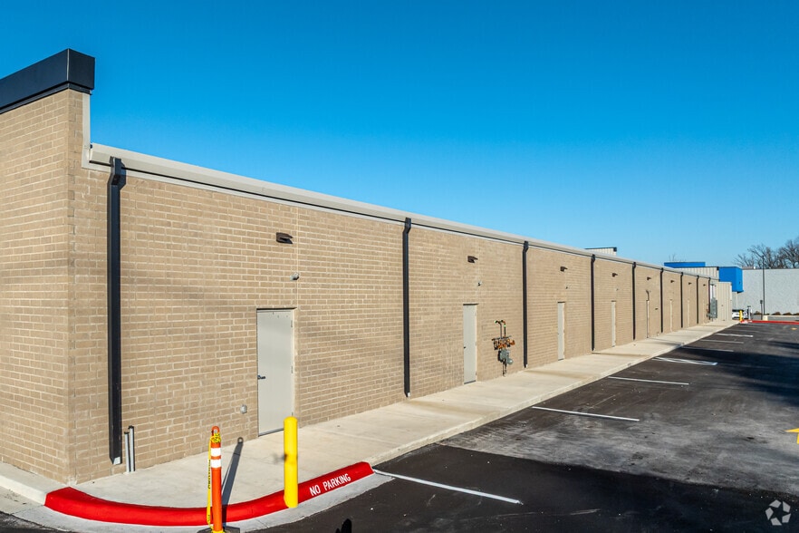 More Photos Of 184 South Maestri Road, Tontitown General Retail For Lease