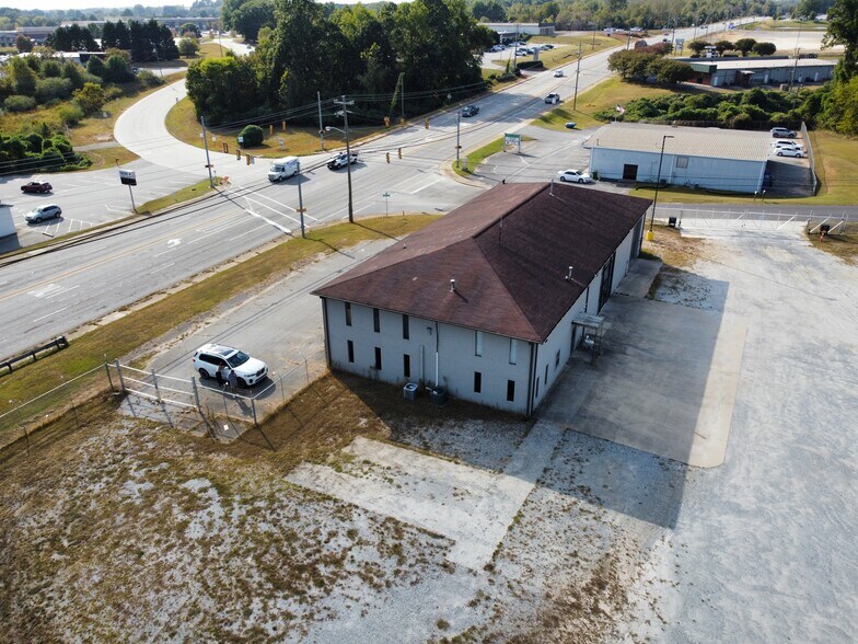 More Photos Of 354 Hyatt St, Gaffney Distribution For Lease