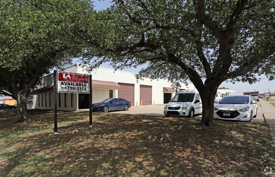 More Photos Of 801-827 Luke St, Irving Light Distribution For Lease