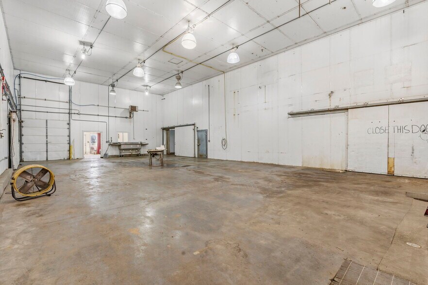 More Photos Of 306 SE Highway AA, Clinton Industrial For Sale