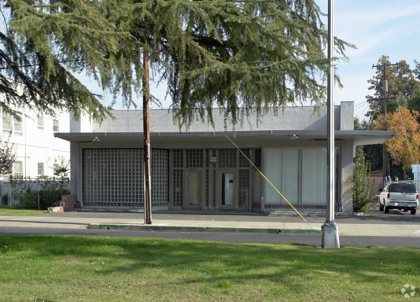 More Photos Of 2024-2026 N Van Ness Blvd, Fresno Storefront Retail Office For Lease