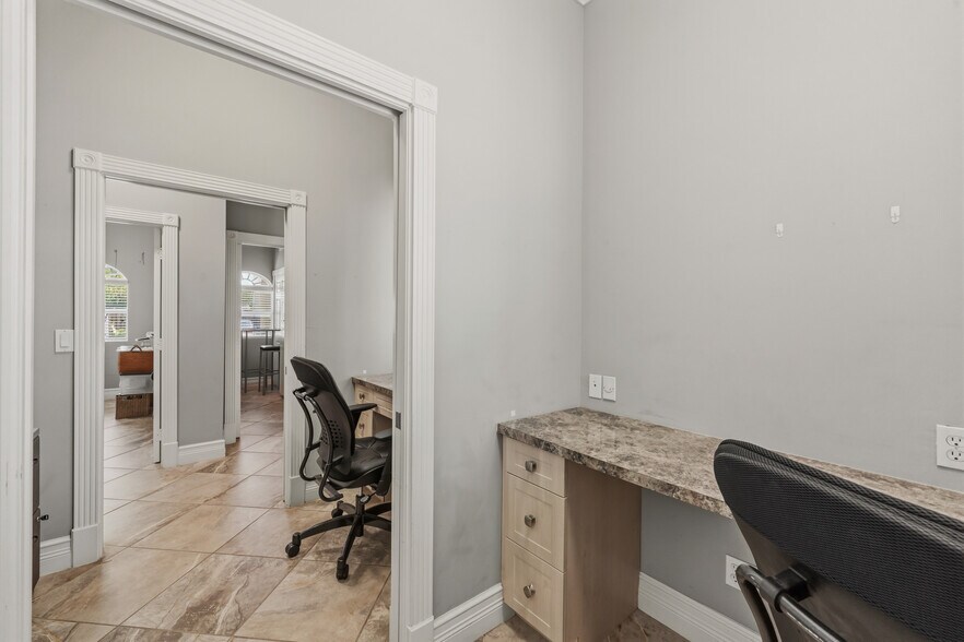 More Photos Of 3193 SE Dixie Hwy, Stuart Office For Sale