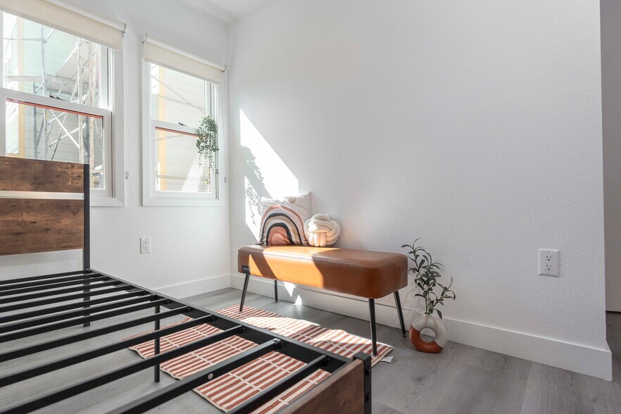 More Photos Of 1016 W 21st St, Los Angeles Apartments For Sale