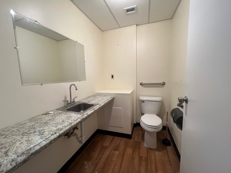 More Photos Of 76 E Main St, Huntington Medical For Lease