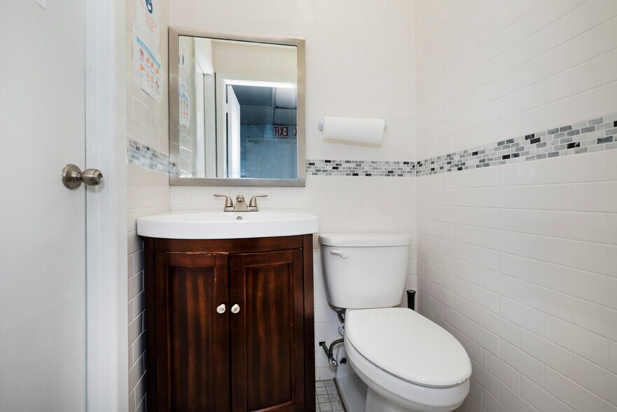 More Photos Of 174 Broadway, New York Office For Sale