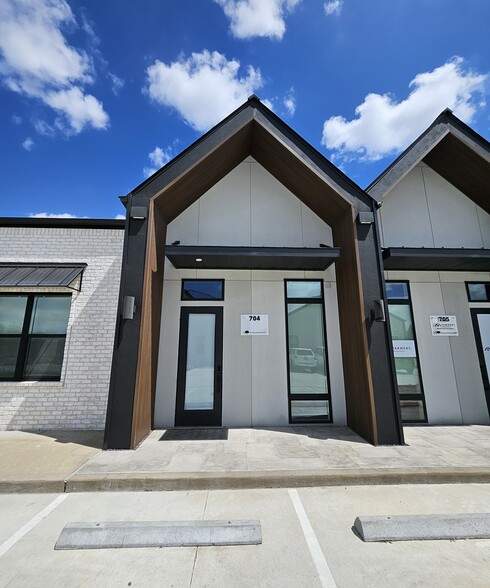 Primary Photo Of 1325 Main St, Katy Office For Sale