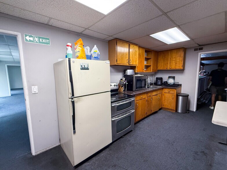 More Photos Of 7564 Trade St, San Diego Manufacturing For Lease
