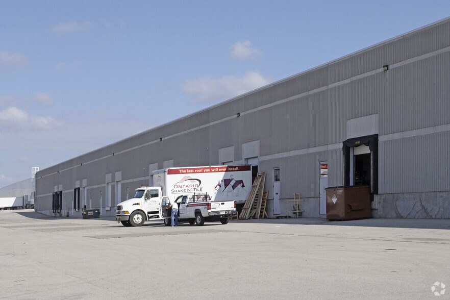 More Photos Of 3200 Ridgeway Dr, Mississauga Warehouse For Lease