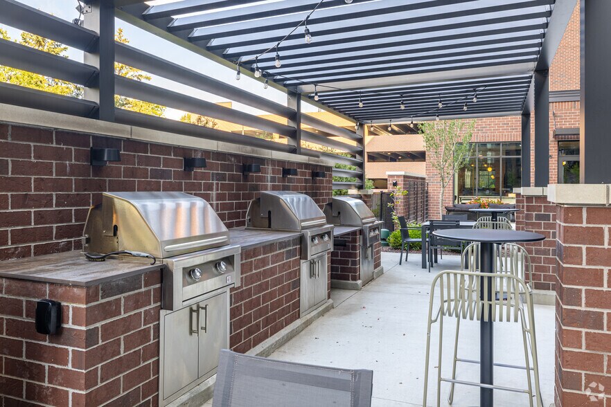 More Photos Of 250 McHenry Rd, Buffalo Grove Apartments For Lease