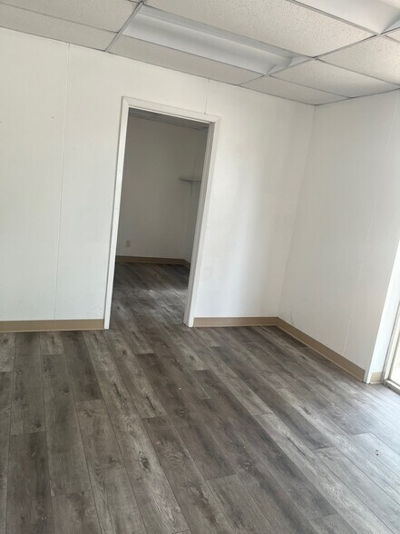 More Photos Of 206 Pecan St, Arlington Auto Repair For Lease