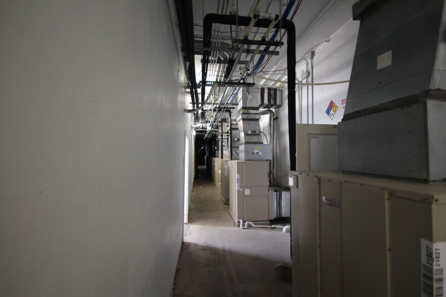 More Photos Of 1878 N 168th East Ave, Tulsa Warehouse For Lease