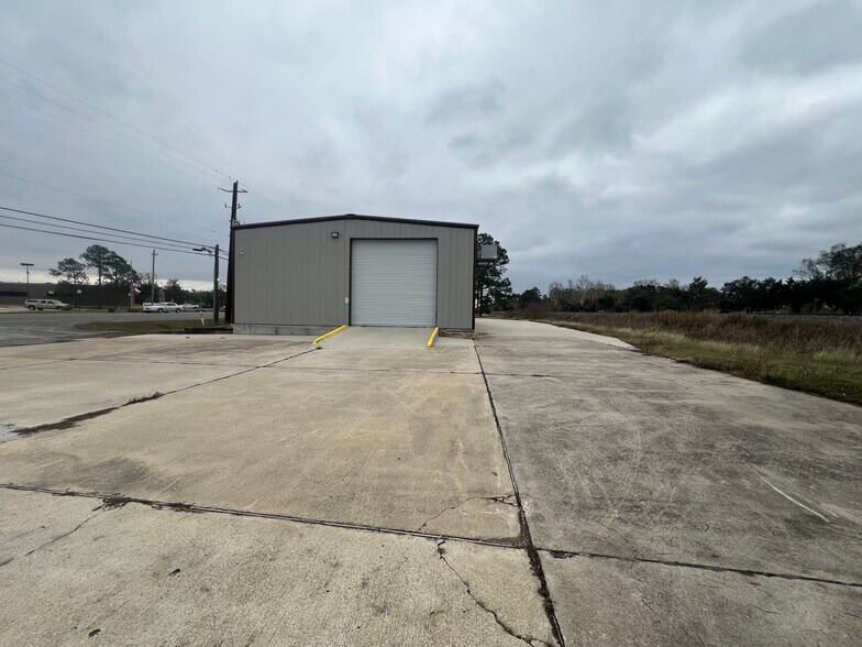 More Photos Of 13111 Highway 6, Santa Fe Freestanding For Sale
