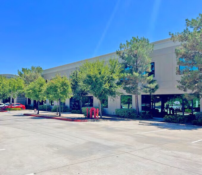More Photos Of 36595 Kevin Rd, Wildomar Showroom For Lease