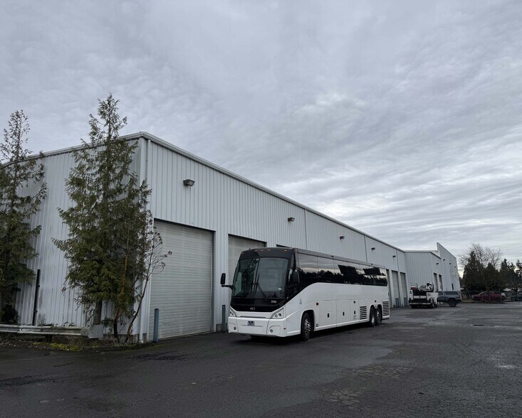 More Photos Of 18060 Des Moines Memorial Dr S, Seatac Service For Sale