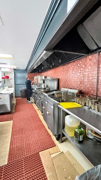 More Photos Of 750 N Addison Rd, Villa Park Restaurant For Sale