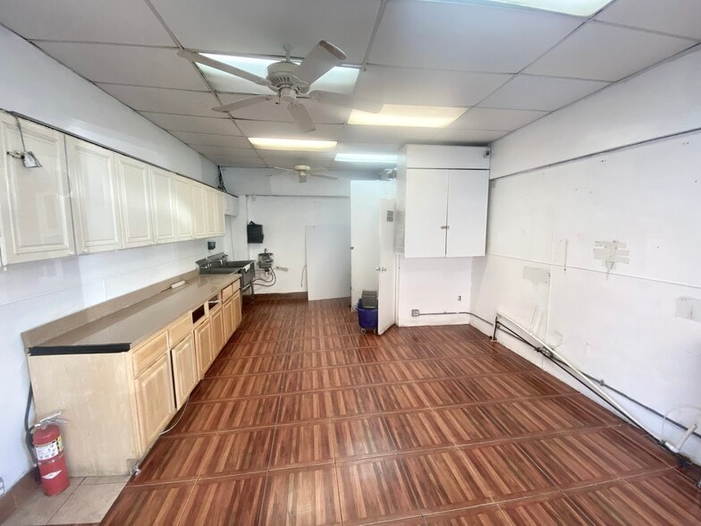 More Photos Of 319 7th Ave, Brooklyn Storefront Retail Residential For Lease