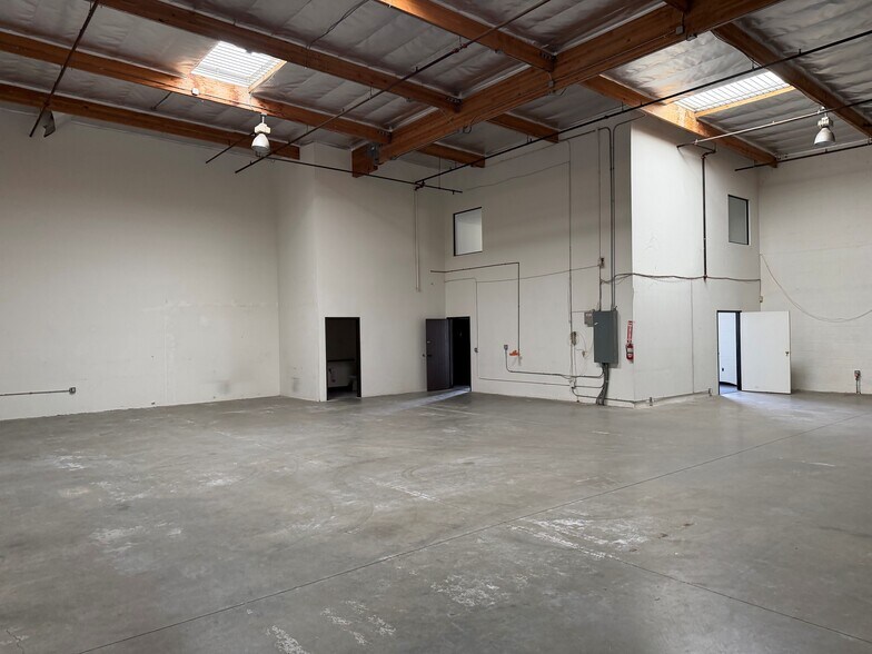 More Photos Of 9703-9707 El Poche St, South El Monte Warehouse For Lease