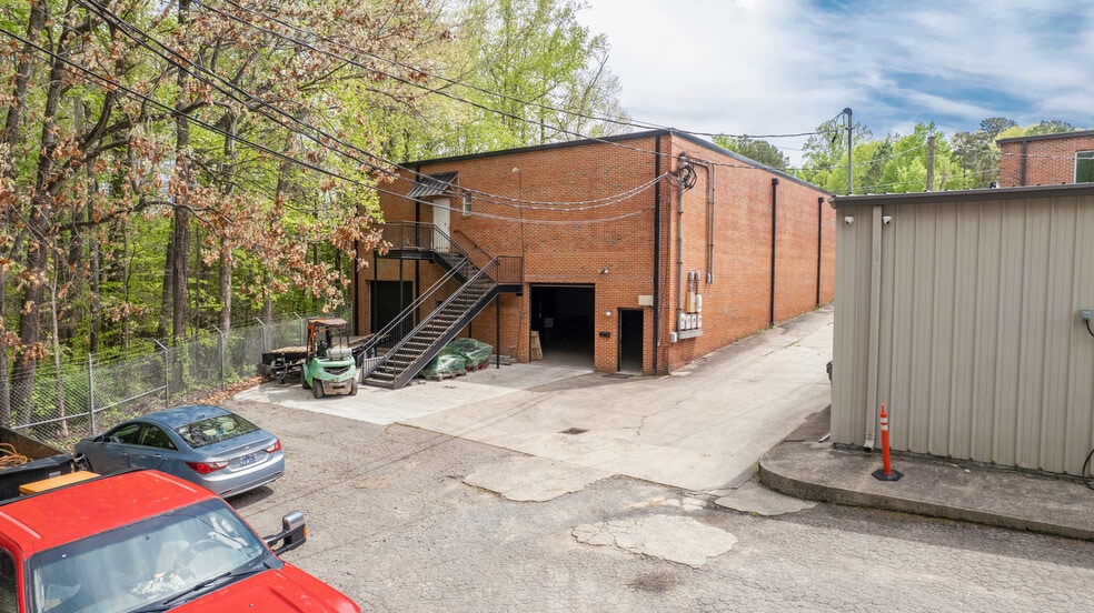 More Photos Of 2534 Durham Chapel Hill Blvd, Durham General Retail For Lease