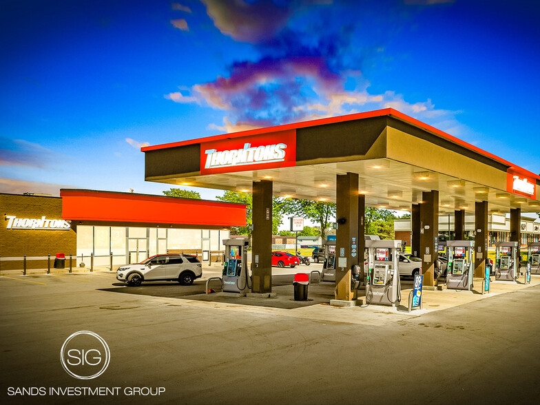 Primary Photo Of 1330 Lake St, Roselle Service Station For Sale