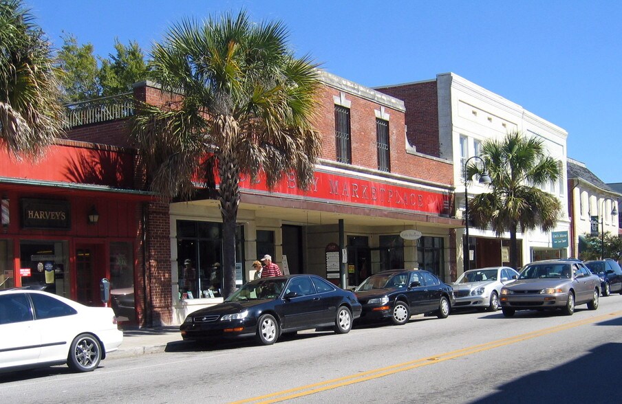 More Photos Of 917 Bay/211 Charles St, Beaufort Storefront Retail Residential For Sale