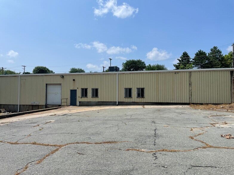 More Photos Of 90 Salmon St, Providence Manufacturing For Lease
