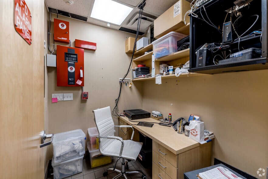 More Photos Of 7111 E Thomas Rd, Scottsdale Restaurant For Lease