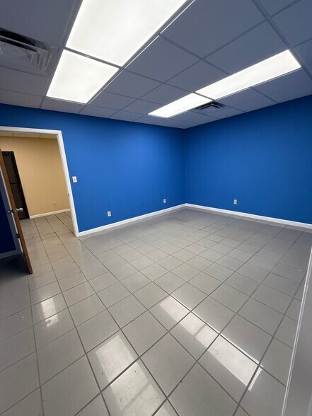 More Photos Of 5801 Plunkett St, Hollywood Warehouse For Lease