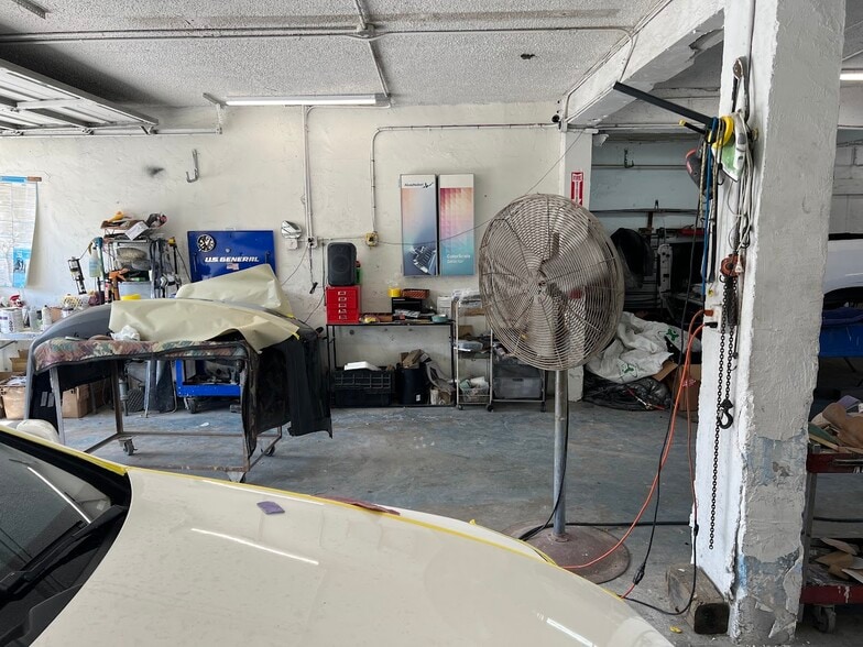 More Photos Of 205 N Dixie Hwy, Hallandale Beach Service For Sale