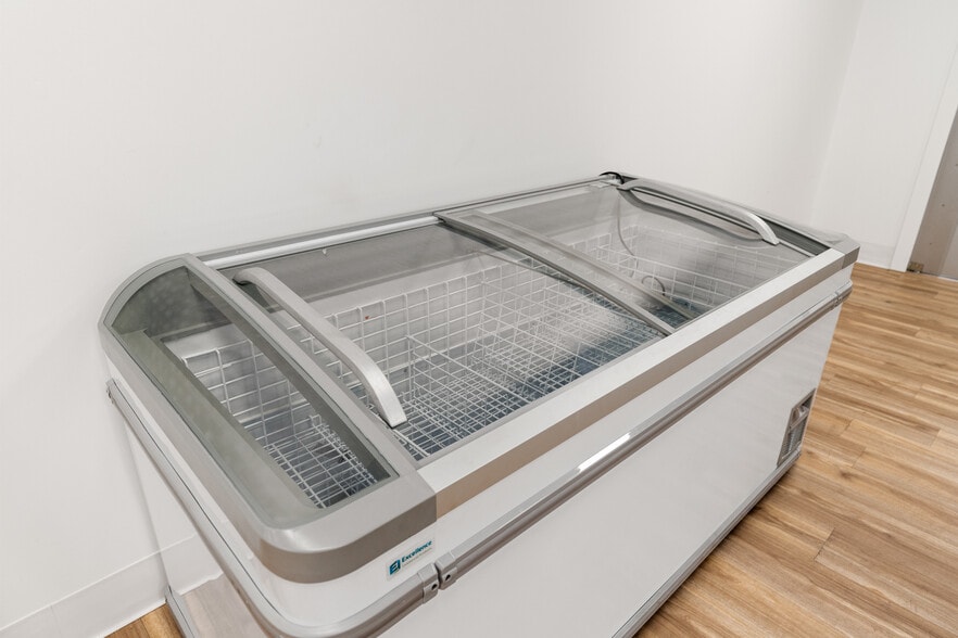 More Photos Of 4440 Walker Blvd, Knoxville Flex For Sale