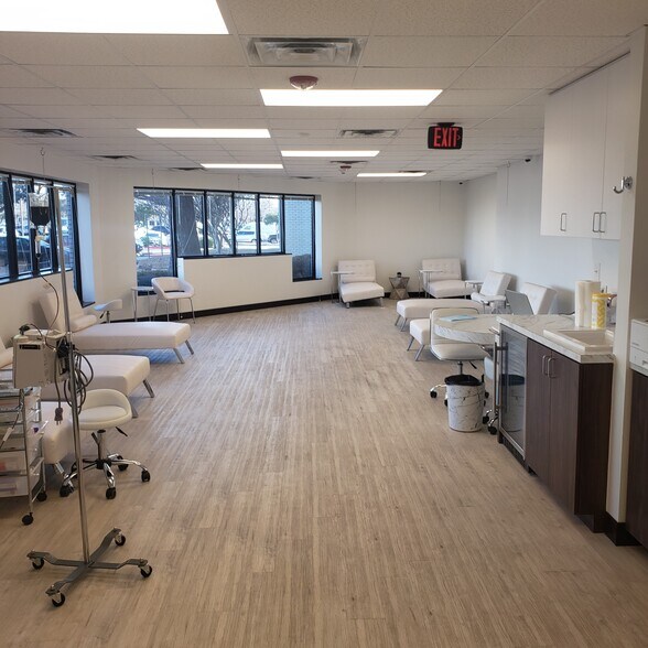 More Photos Of 4323-4343 N Josey Ln, Carrollton Hospital For Lease