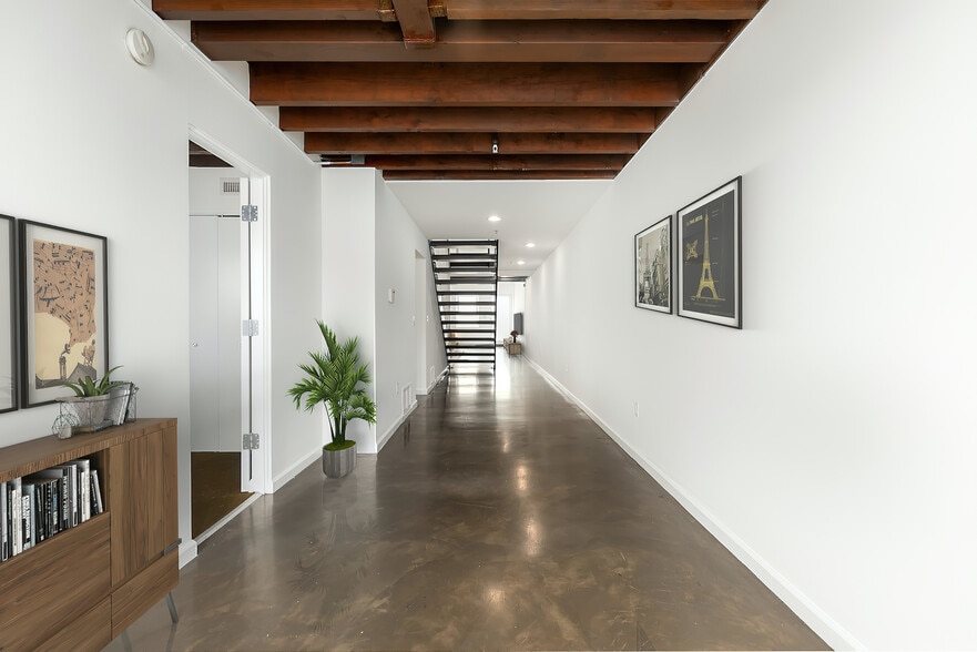 More Photos Of 2100 Abbot Kinney Blvd, Venice Office For Lease