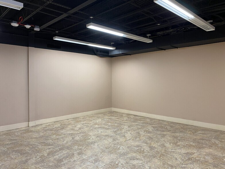 More Photos Of 4300 W Bellfort St, Houston Schools For Lease