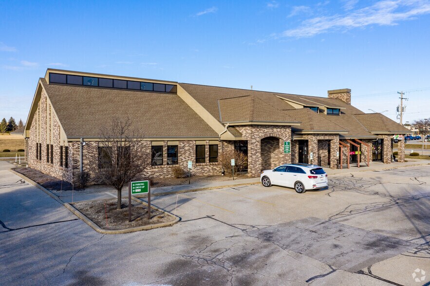 Primary Photo Of 8701 S Howell Ave, Oak Creek Storefront Retail Office For Lease