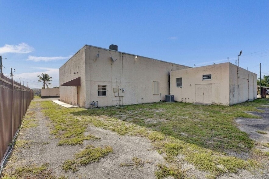 More Photos Of 4167 SW 18th St, West Park Industrial For Sale
