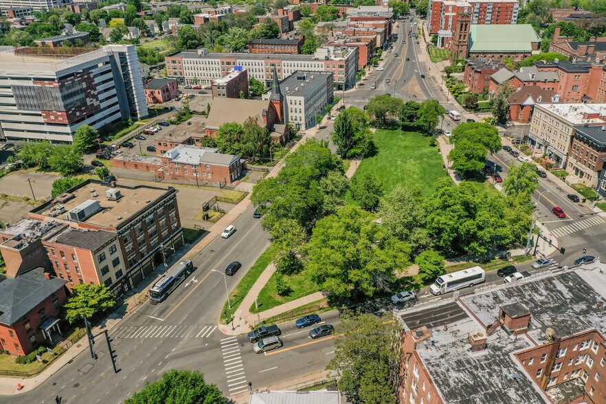 More Photos Of 29 Main St, Hartford Office Residential For Sale