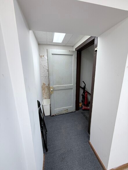 More Photos Of 431 13th St, Franklin Office For Sale