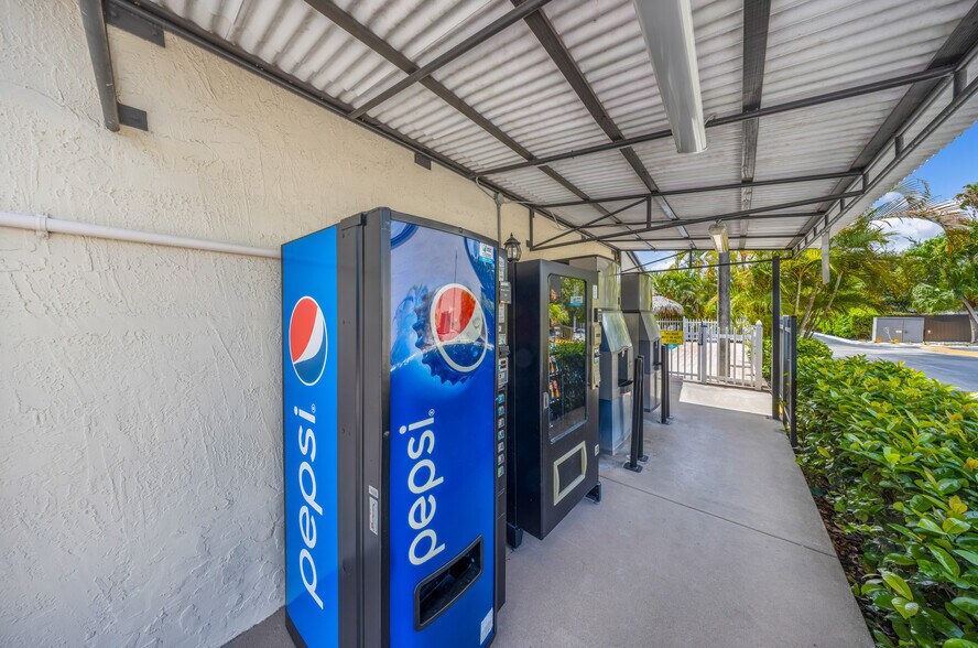 More Photos Of 333 SE 1st Ave, Florida City Hotel For Sale