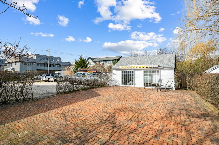 More Photos Of 23 Bridge St, Sag Harbor Freestanding For Sale