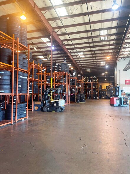 More Photos Of 9061-9073 Euclid Ave, Manassas Warehouse For Lease
