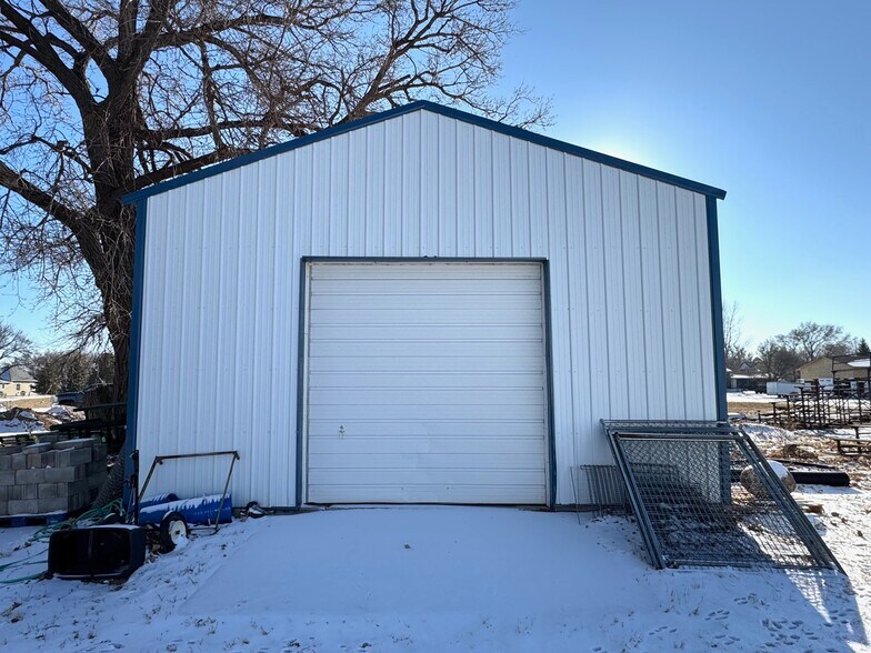 More Photos Of 1006 S Lawler, Mitchell Warehouse For Sale