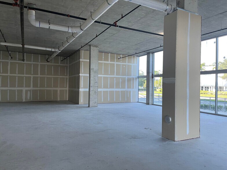 More Photos Of 10450 NW 33rd St, Doral Office For Sale