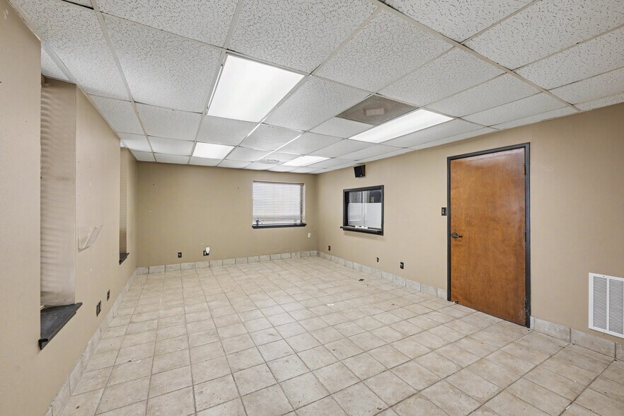 More Photos Of 3807 Oates Rd, Houston Showroom For Lease