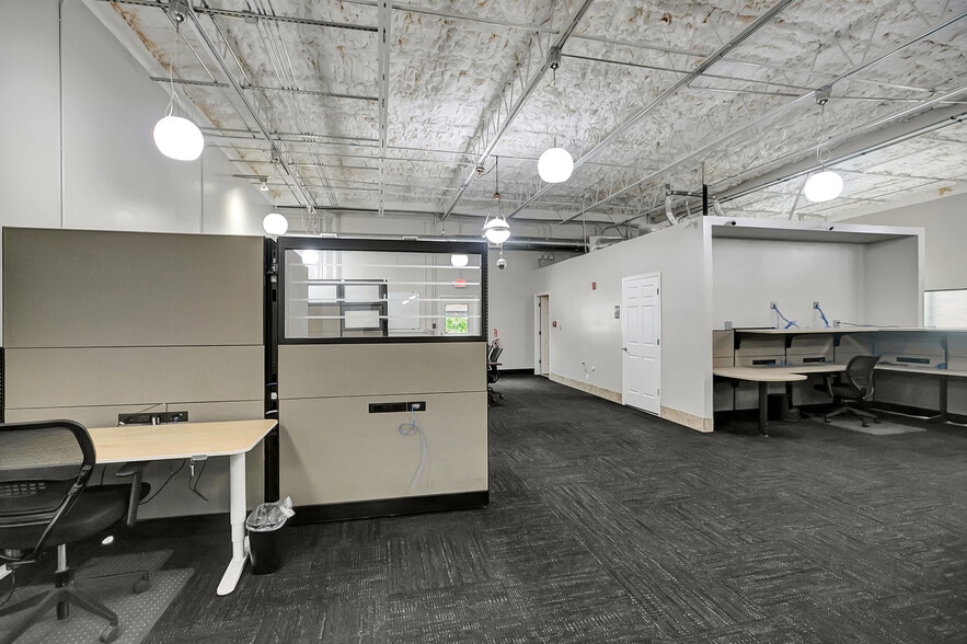 More Photos Of 450 94th Ave N, Saint Petersburg Freestanding For Lease