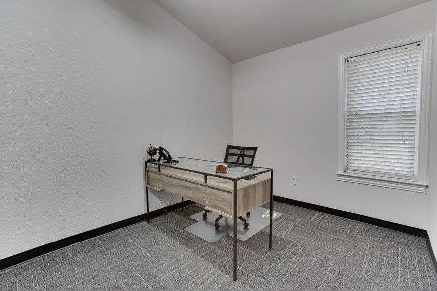 More Photos Of 5905 Treaschwig Rd, Spring Office For Lease